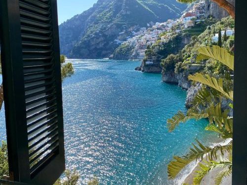 Coastal Charm: Discovering the Best Beachside Accommodations in Italy