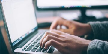 From Hobbyist to Professional Blogger: Top Tips for Monetizing Your Blog and Making a Living Online